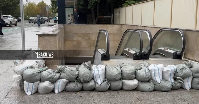 Bakı yağışa hazırlaşır Keçidə qum torbaları düzdülər