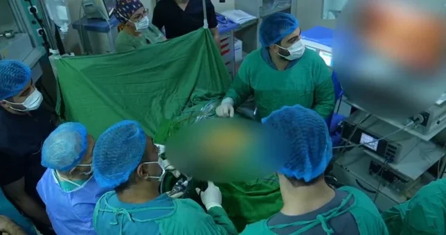 В Баку пациентке с гипертоническими кризами удалили образование надпочечника без открытой операции