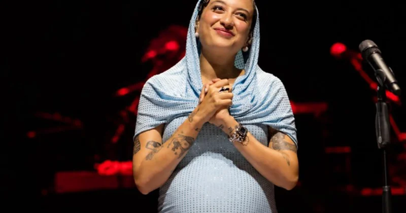 Ana olacağını konsertində açıqlamışdı Oğlu oldu