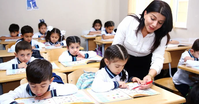 Məktəbdə geyim qaydaları: hüquq, inanc və dövlətin məsuliyyəti ortaq məxrəc nədir? RƏY