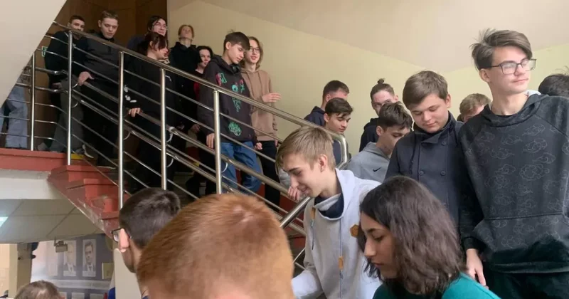 На западе Москвы эвакуируют колледж: ВИДЕО