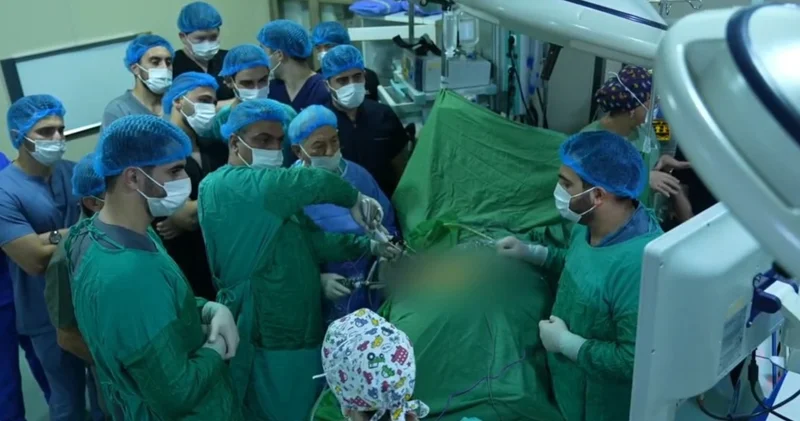 ATU da 7,5 santimetrlik böyrəküstü vəz törəməsi laparoskopik üsulla əməliyyat edilib