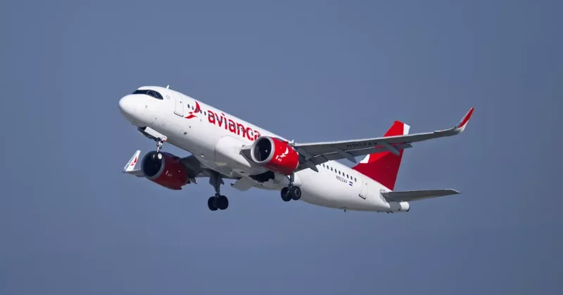 Самолет Avianca экстренно сел в Майами ЕСТЬ ПОСТРАДАВШИЕ / ФОТО