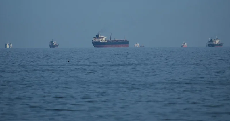 Hörmüz boğazında bir neçə tanker minaya düşüb