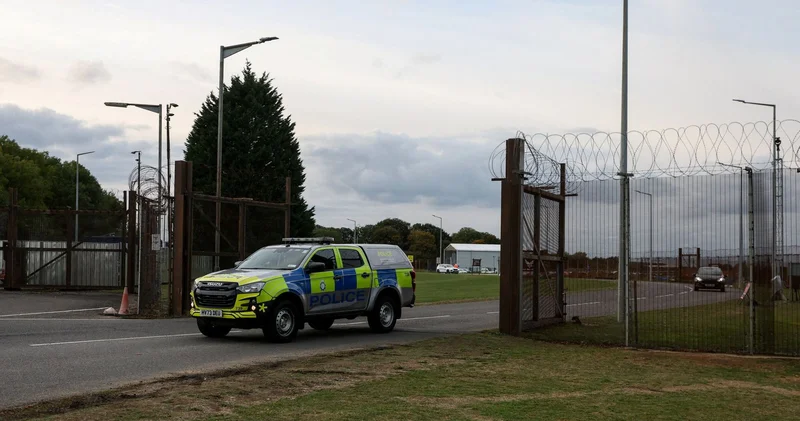 Londonda NATO və ABŞ obyektlərinin yerləşdiyi hərbi bazaya qanunsuz daxil olan iki nəfər saxlanılıb
