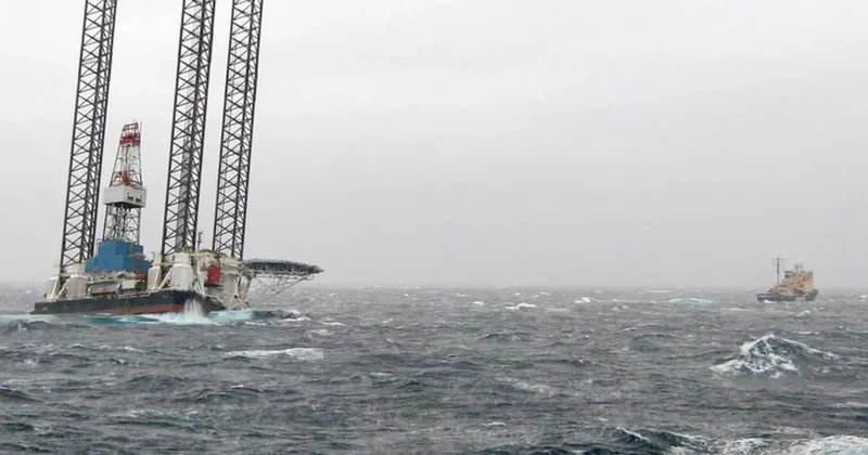 Шторм унес платформу в дрейф в Балтийском море Видео