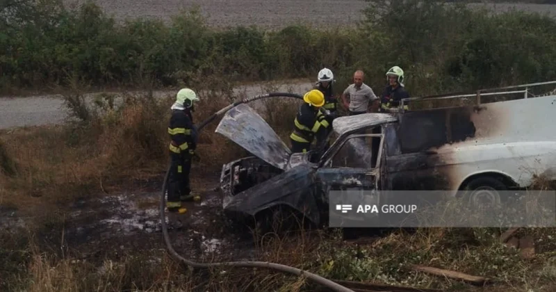 Şəkidə iki maşın toqquşub, qəzadan sonra avtomobillərdən biri yanıb FOTO