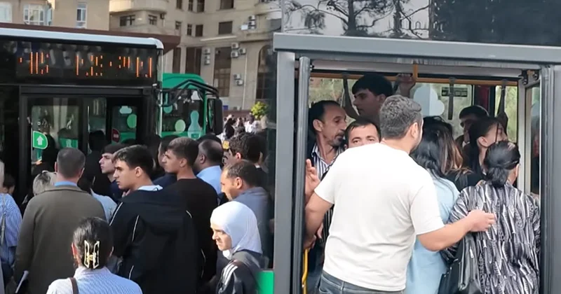 İnsanların günü yollarda keçir... “30 40 dəqiqə avtobus gözləyirik” Video