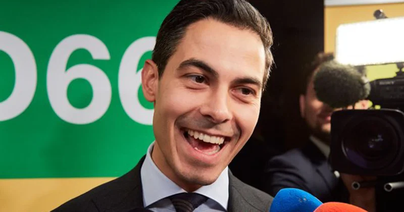 Süni intellekt başını ağrıtdı Niderlandlı nazir hədəfdə