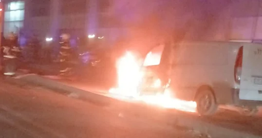 Bakı Sumqayıt yolunda avtomobil yanır (Foto)