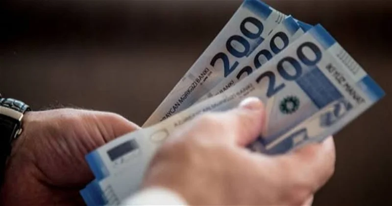 Среднемесячная зарплата в Азербайджане приблизилась к 1 200 манатам
