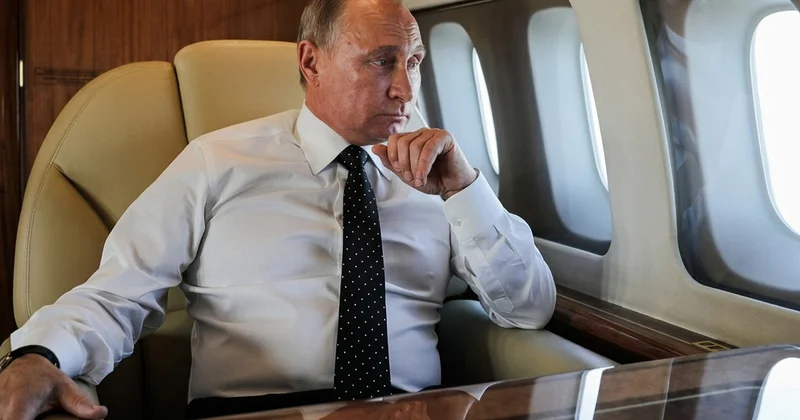 Putinin təyyarələri Ukrayna PUA ları səbəbindən Moskvaya enə bilməyib Foto