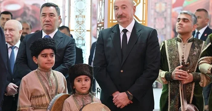 Prezidentin Türkmənbaşıda uşaqlarla səmimi söhbəti Video