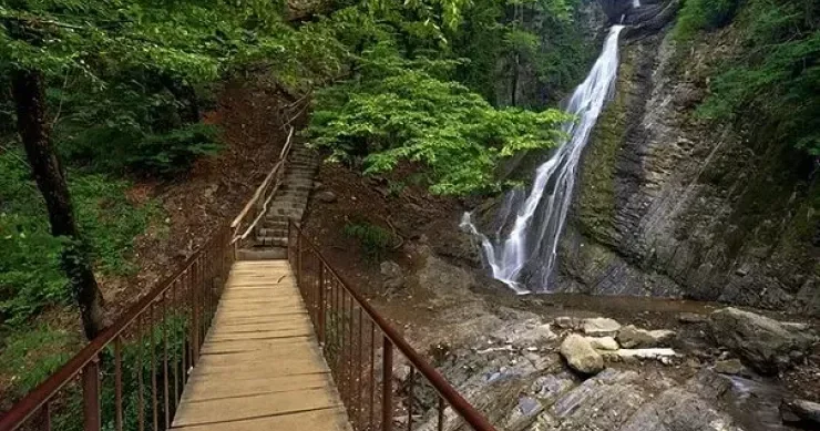 Yeddi gözəl şəlaləsində UÇQUN: əcnəbi turist yaralandı