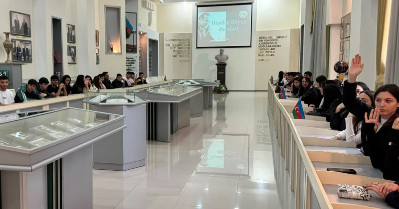 Pedaqoji Universitetə yeni qəbul olunmuş tələbələr Heydər Əliyev dərslərində