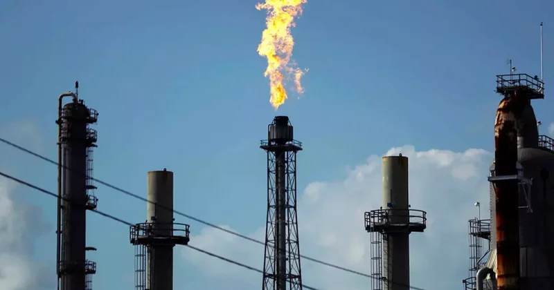 Германия высвободит 15 млн баррелей нефти из резервов