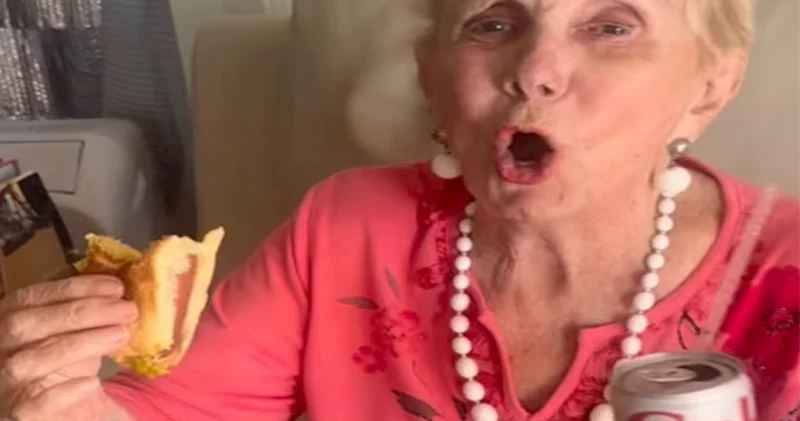Hər axşam hot doq yeyib kola içir 100 yaşı var