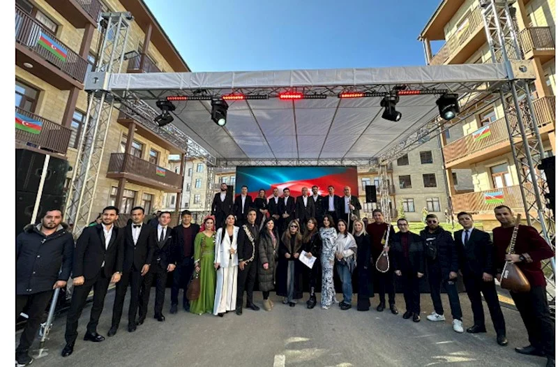 Azad torpaqlarda bayram konsertləri təşkil olunub FOTOLAR