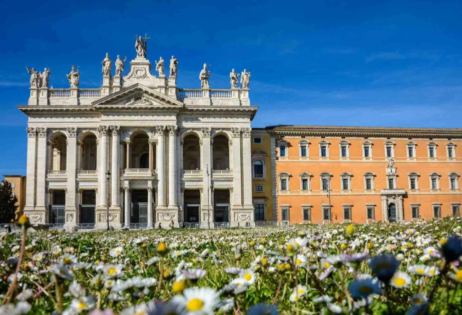 Romanın Müqəddəs İoann Lateran bazilikası 1700 illik yubileyini qeyd edir