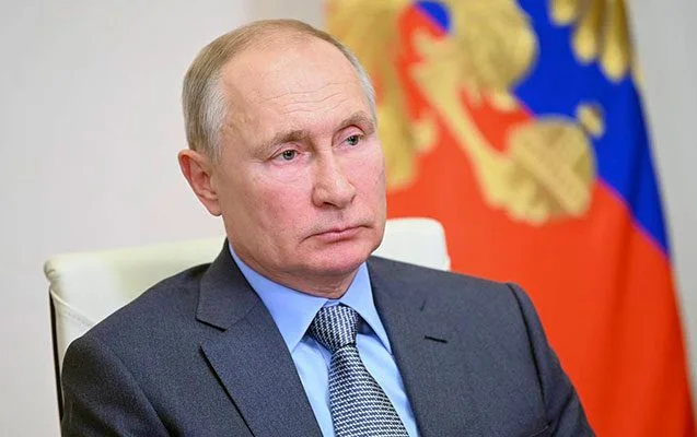 Putin KXDR ilə tərəfdaşlıq sazişini ratifikasiya edən sənədi imzalayıb