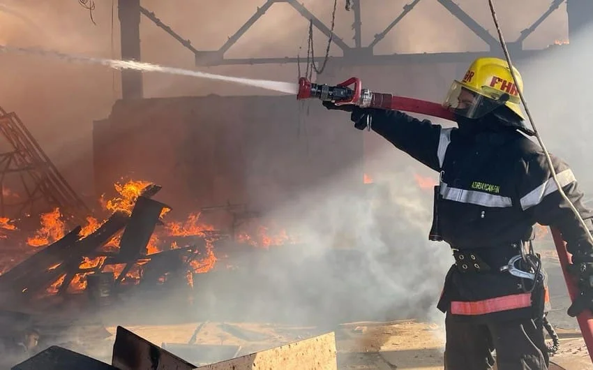 Bakıda təmir sexində yanğın olub, 2 avtomobil yanıb