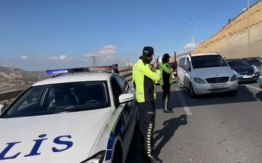 Yol polisi bayram günləri ilə əlaqədar sürücülərə müraciət etdi Yeni Sabah