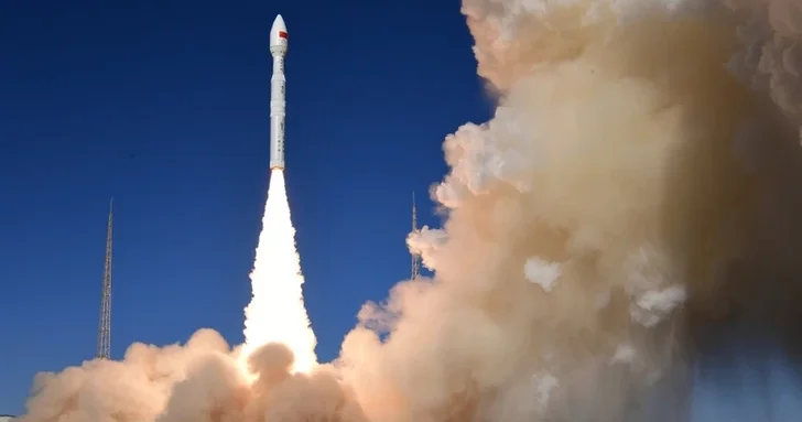 Китайские ракеты вывели на орбиту две группы экспериментальных спутников