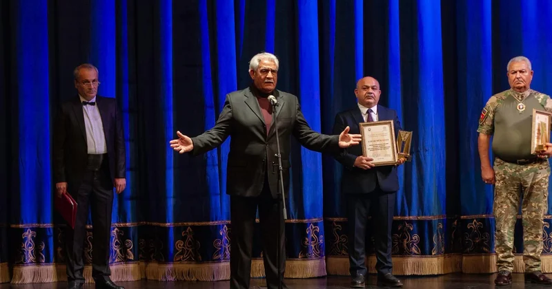 Milli Teatrda Zəfər mükafatı təqdim olunub