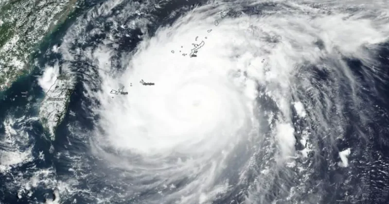 Филиппины готовятся к удару супертайфуна, эвакуировали свыше 100 тыс жителей