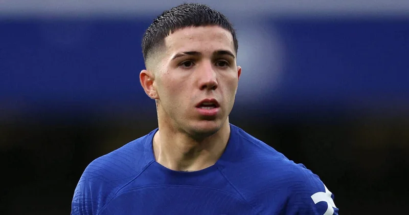 “Çelsi”nin yarımmüdafiəçisi dizindəki ağrılardan danışıb