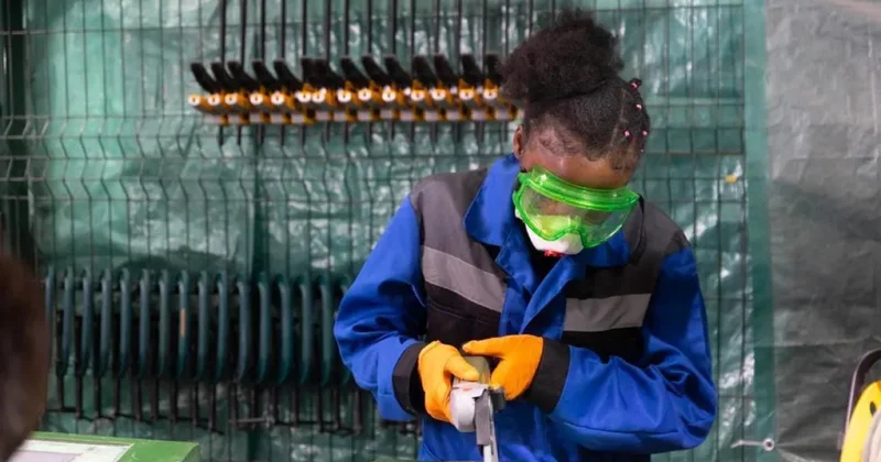 Вместо учебы военный завод депутаты требуют от властей отчета