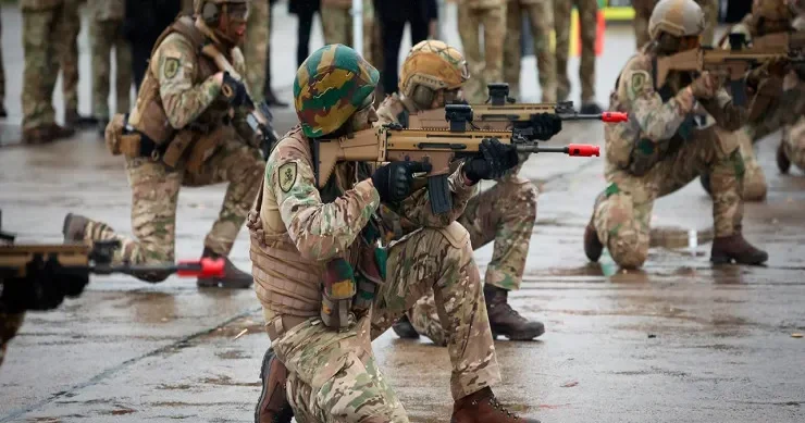 Bu ölkədə İLK: 17 yaşına çatmış bütün vətəndaşlar orduda xidmətə ÇAĞIRILDI