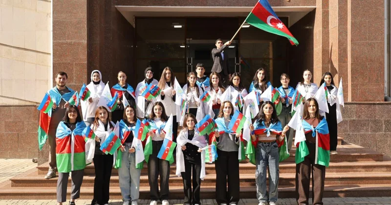 YAP Gəncə şəhər təşkilatı “Hərəyə bir bayraq” adlı yürüş təşkil edib