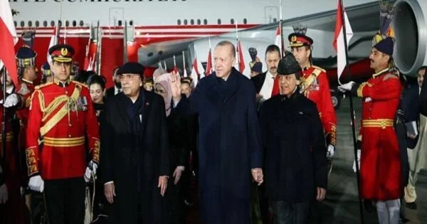 Ərdoğan Pakistanda səfərdədir: Şərif aeroportda qarşıladı
