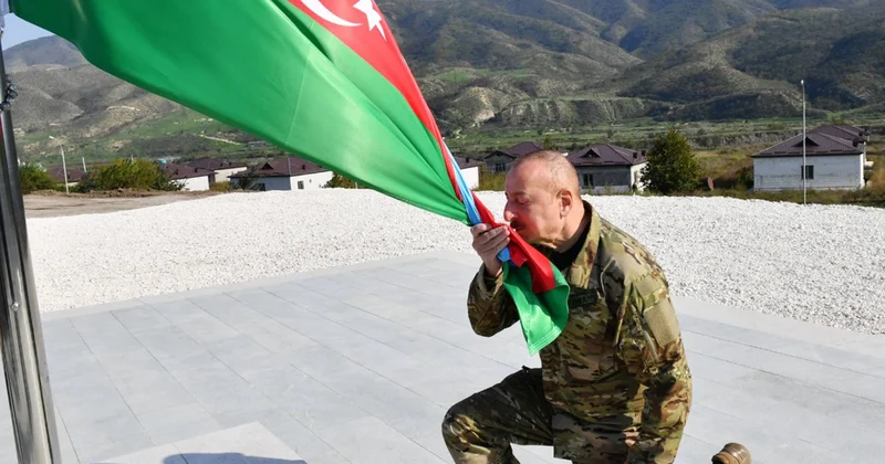 “Qaldırdığım bayraq, eşq olsun!” Video