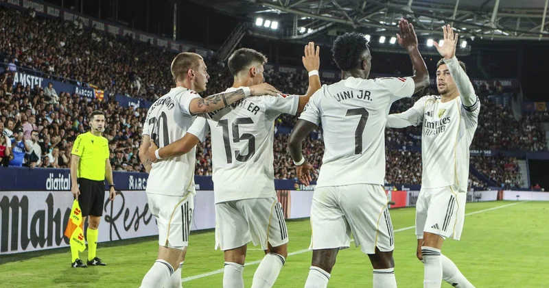 Real Madrid də ayın ən yaxşısı açıqlandı