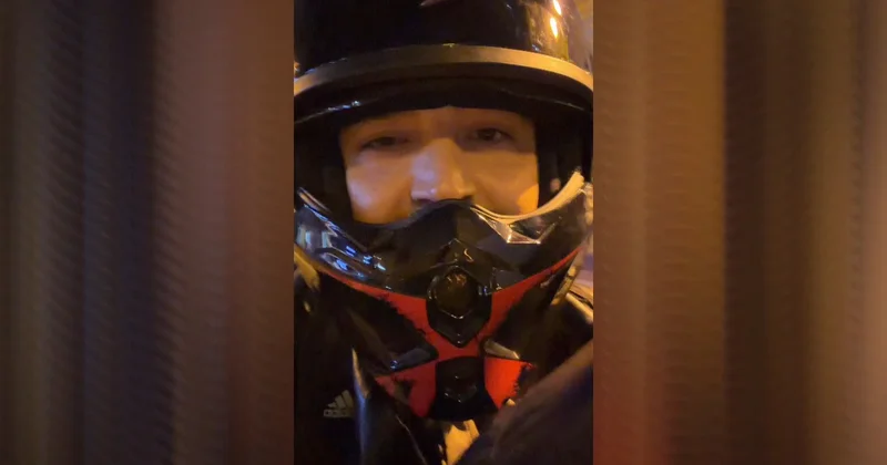 Azad Şabanov Qələbə bayramı konsertinə mopeddə gəldi VİDEO