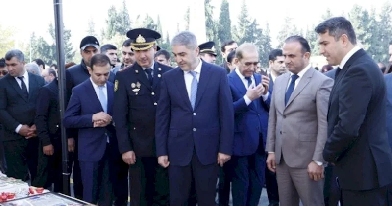 Çəkilin, icra başçısı gəlir...