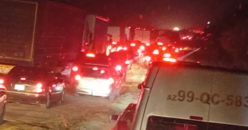 Hacıqabulda kilometrlərlə tıxac yaranıb FOTOLAR