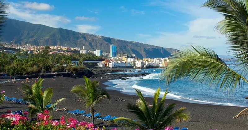 Мощные волны обрушились на побережье Тенерифе, есть погибшие