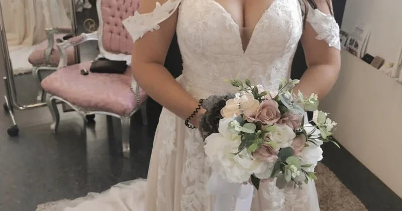 Gəlin toyda masaya çıxaraq bəy üçün RƏQS ETDİ VİDEO