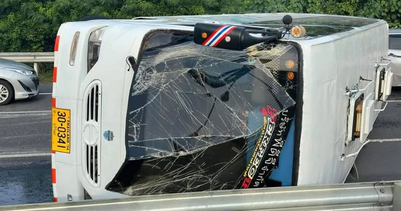 Bu ölkədə turistləri daşıyan avtobus aşdı xəsarət alanlar var