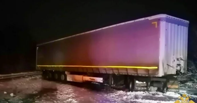 Minik və yük avtomobilləri toqquşdu, 6 nəfər öldü