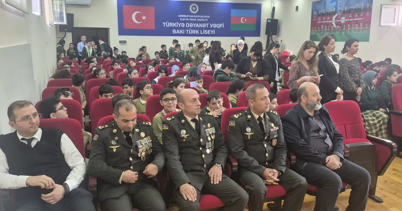 Türkiyə Diyanət Vəqfi Bakı Türk Liseyində Zəfər Günü münasibətilə tədbir keçirildi FOTOLAR