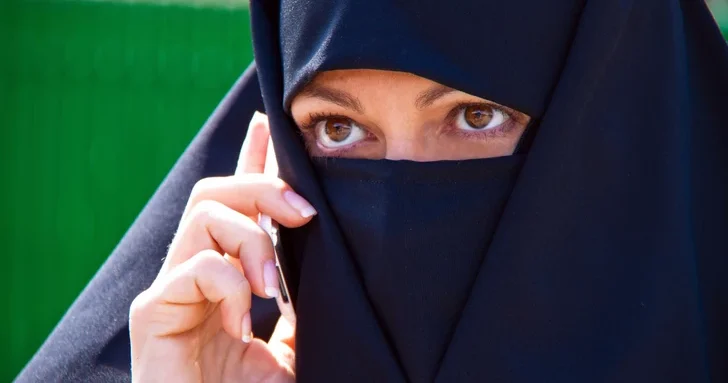 В Афганистане женщин обязали носить паранджу для посещения больниц