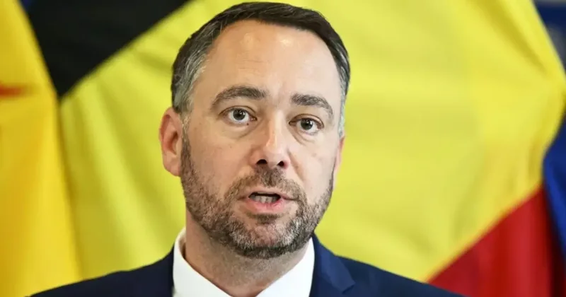 Самолёт главы МИД Бельгии совершил экстренную посадку