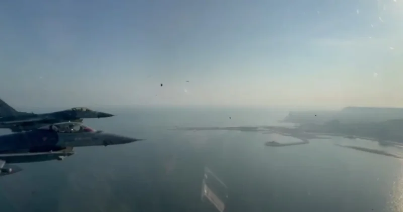 Захватывающие кадры парада Победы с борта турецких F 16 Minval Politika