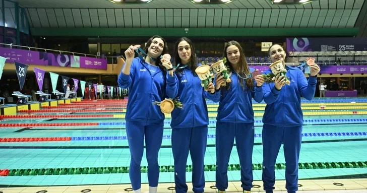 Женская сборная Азербайджана по плаванию бронзовый призёр Игр исламской солидарности