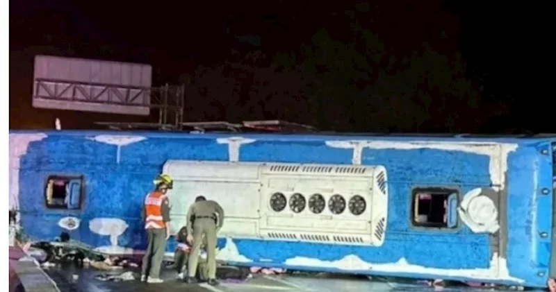 Tailandda əcnəbi turistlərin olduğu avtobus qəzaya uğrayıb: 12 nəfər yaralanıb