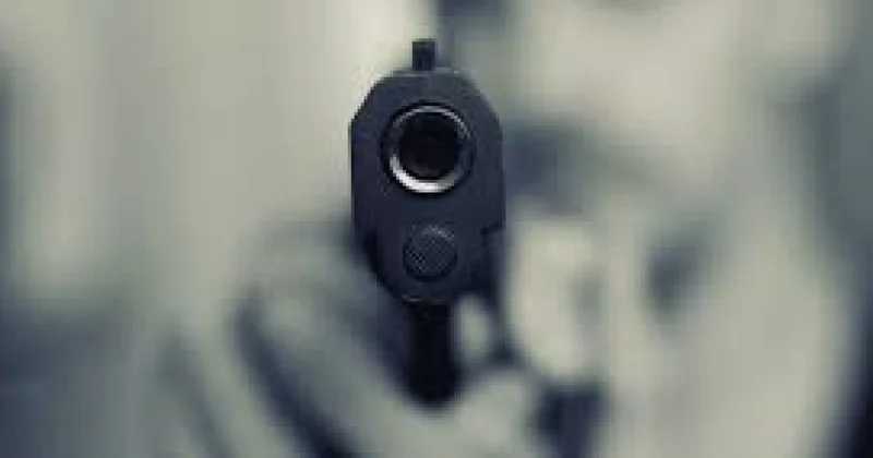 Пулю в лоб за портрет Хаменеи